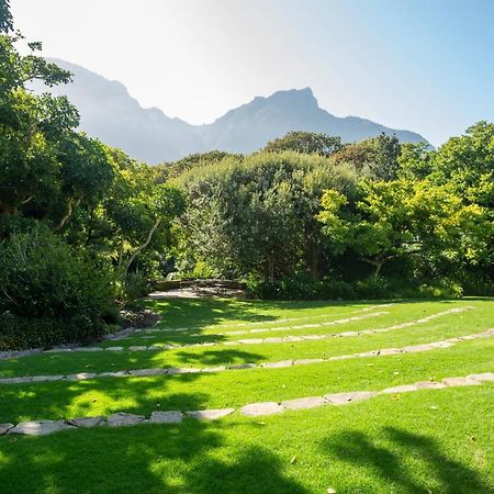 Vineyard Hotel Cape Town Exterior foto