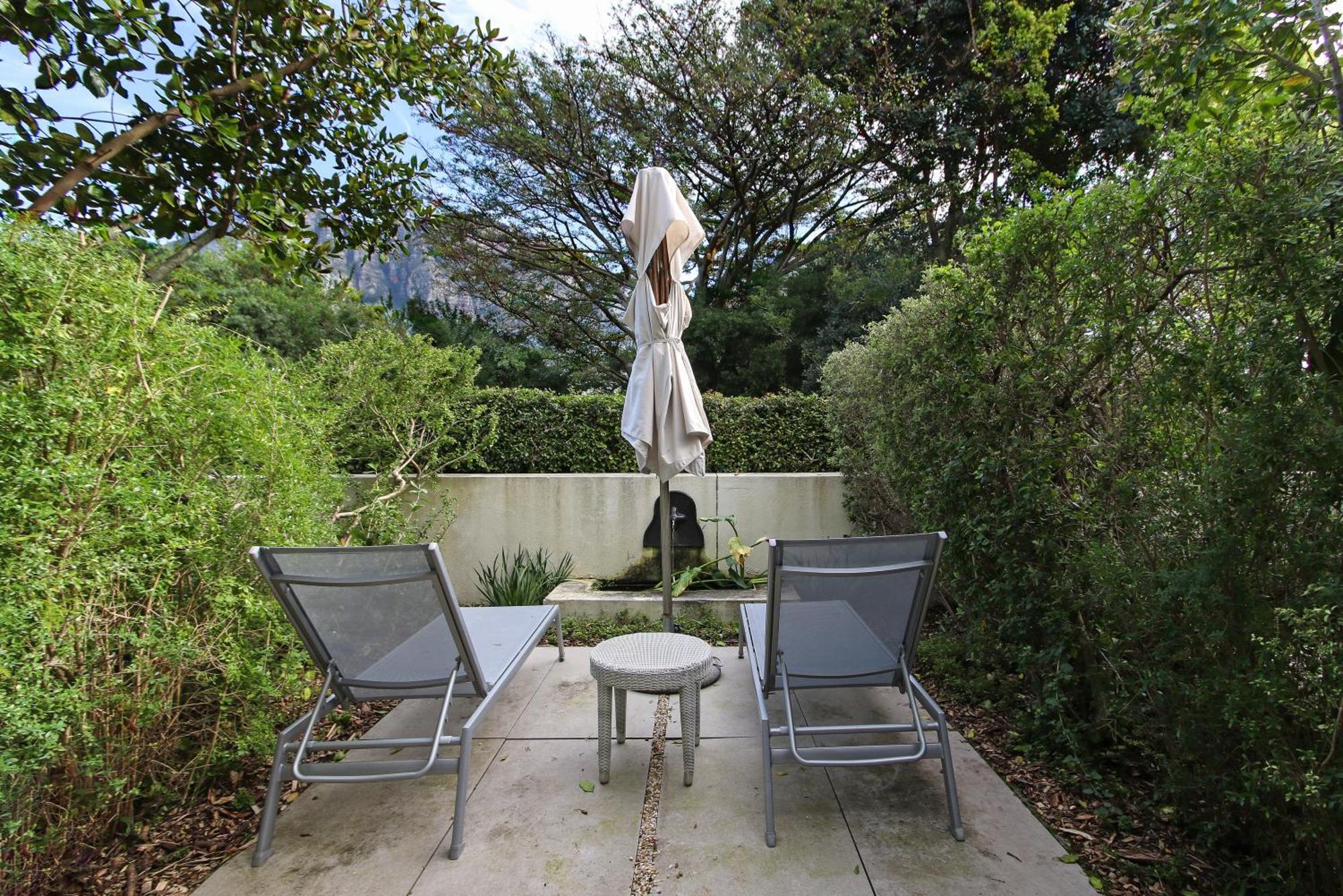 Vineyard Hotel Cape Town Exterior foto