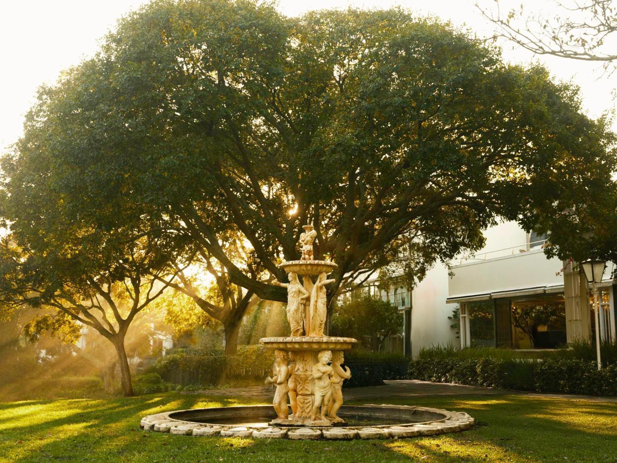 Vineyard Hotel Cape Town Exterior foto