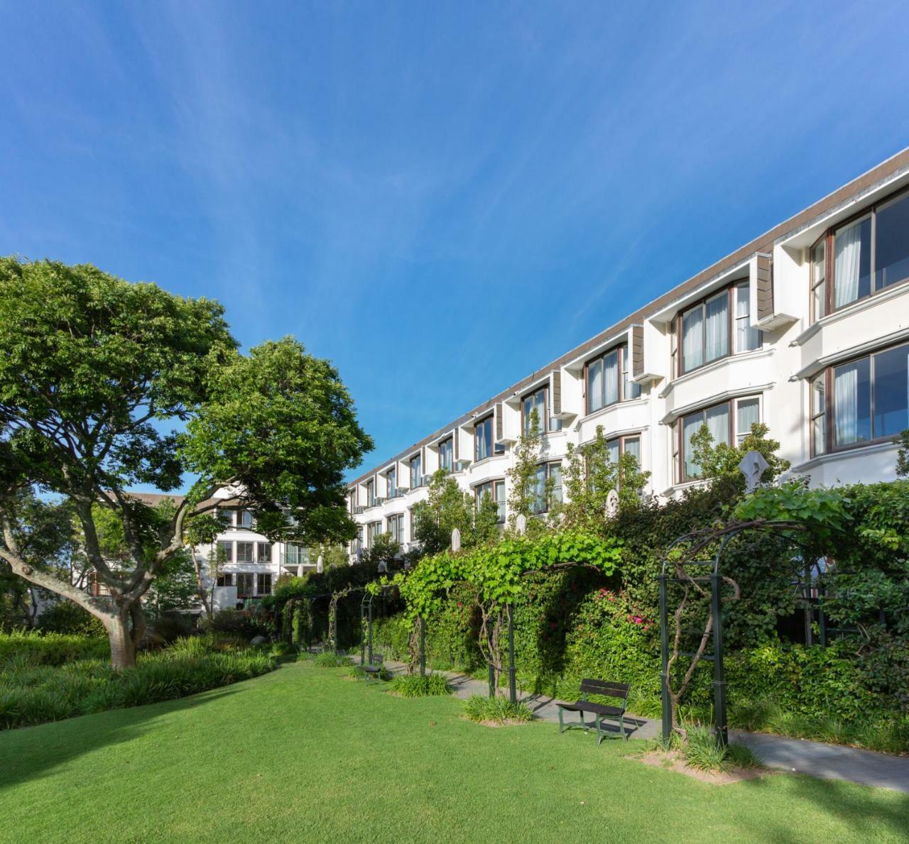 Vineyard Hotel Cape Town Exterior foto